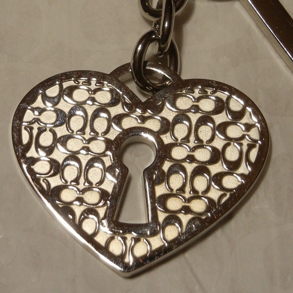 NWOT Coach Miranda Signature Heart & Key Silver Chrome Keychain Key Ring-no bag - Picture 6 of 8